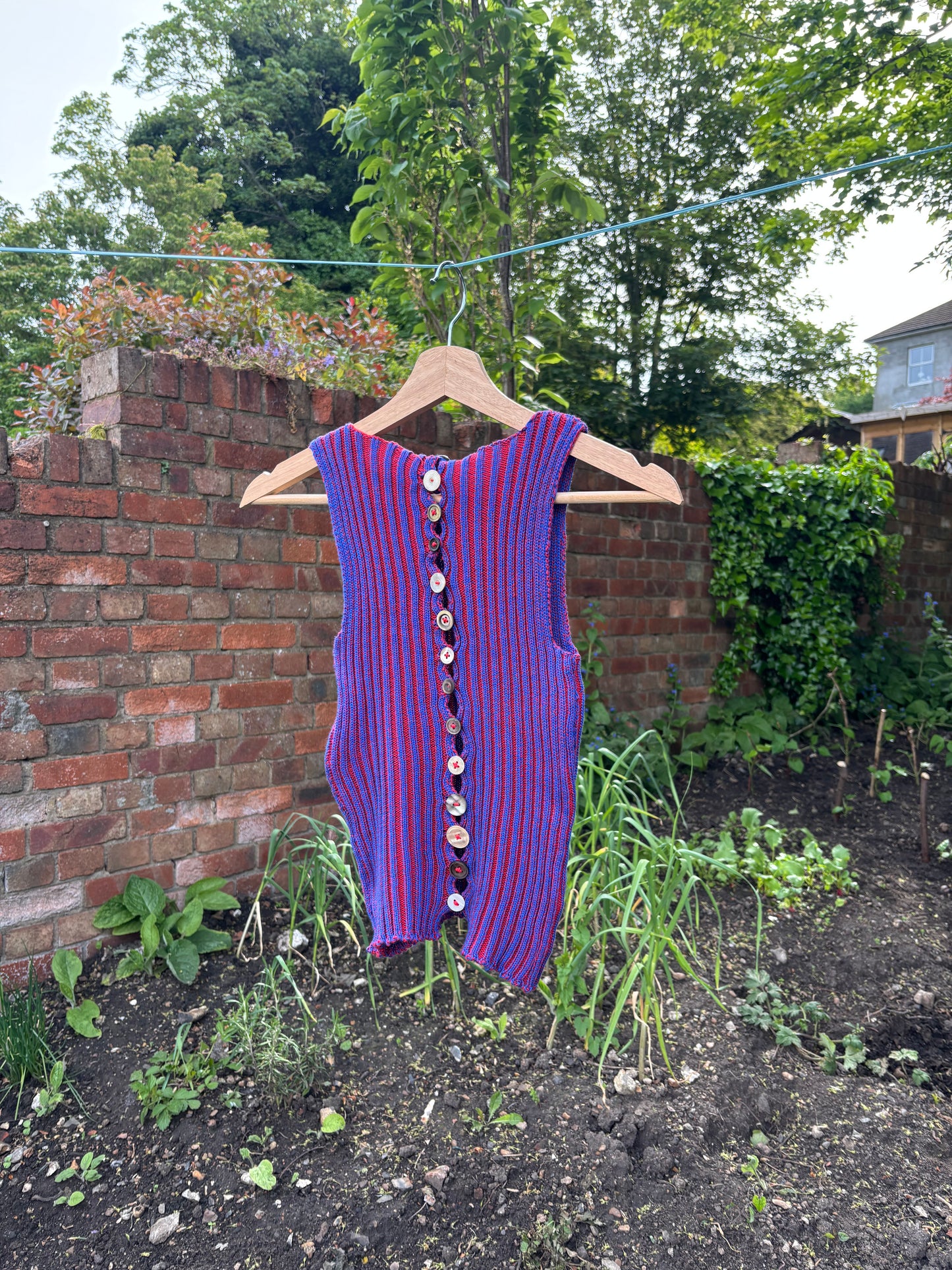 Two tone jesting vest
