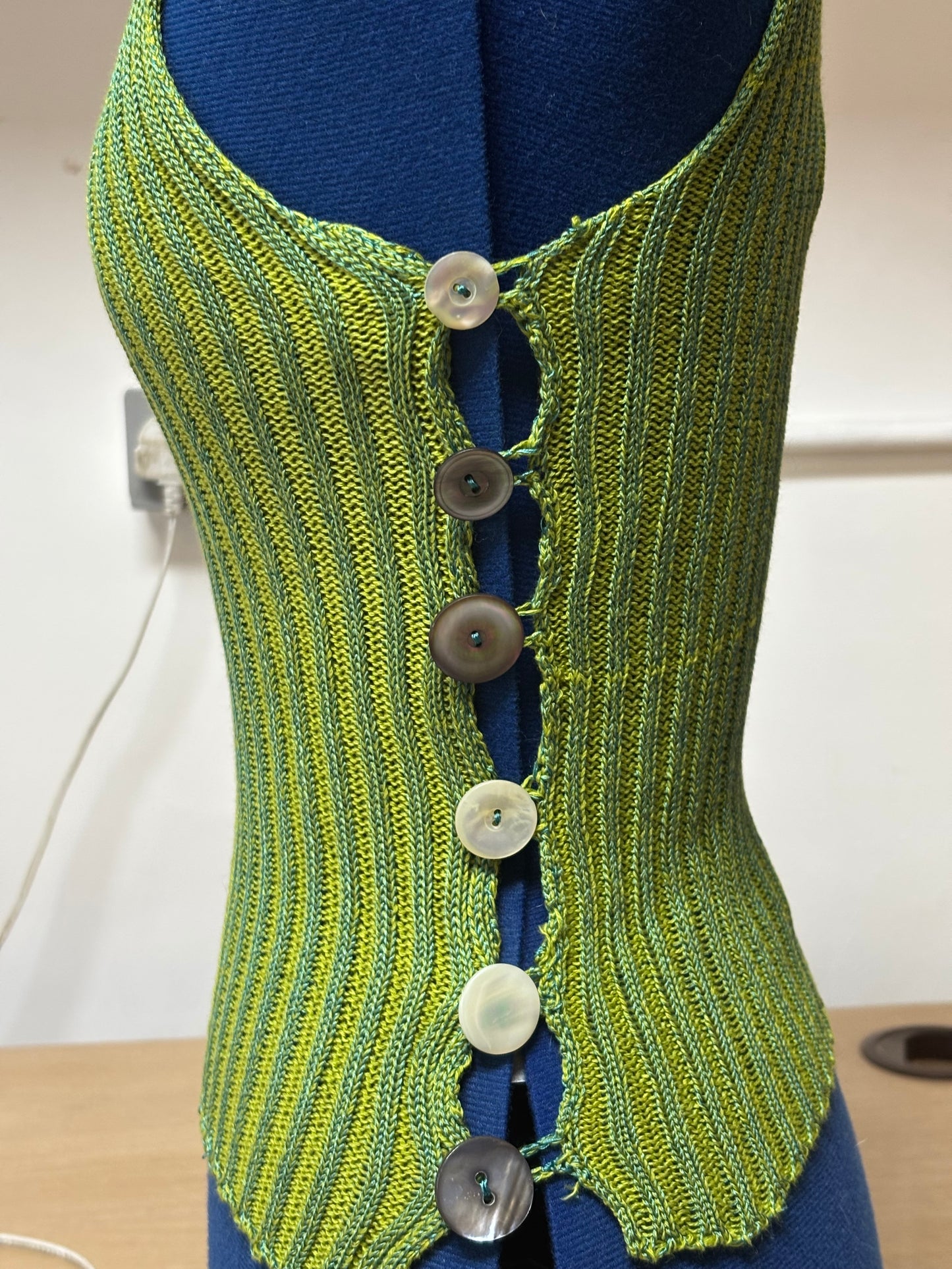 Shape shifter vest